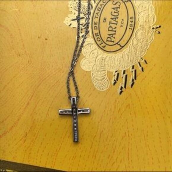 Stainless steel cross necklace. - Picture 4 of 4